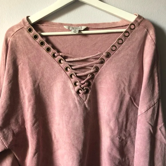 Adam Levine salmon pink sweater - Picture 4 of 5